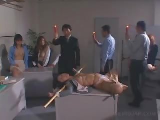 जापान का निवासी सेक्स स्लेव पनिश्ड साथ कुलीन मोम dripped पर उसकी बॉडी